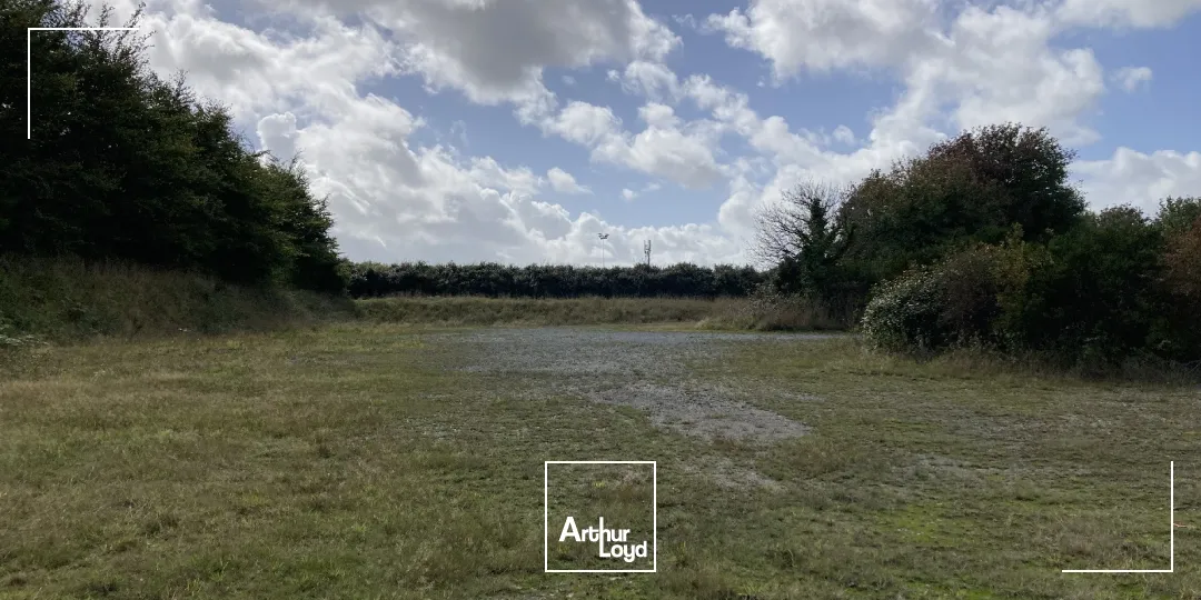 A louer terrain en bordure de voie express