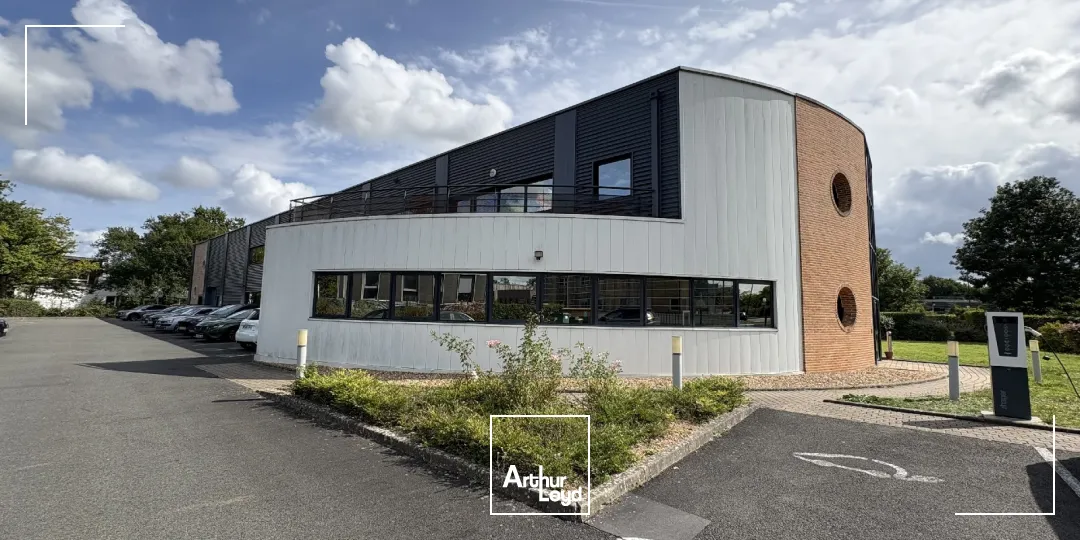 Location bureaux spacieux 497 m² avec terrasse privative et stationnements - Olivet (45)