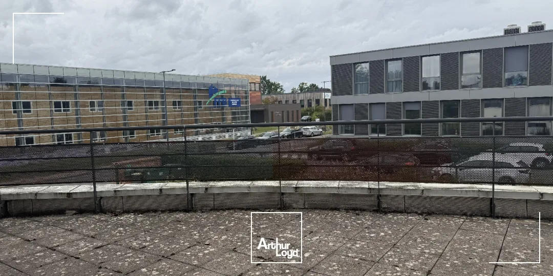 Location bureaux spacieux 497 m² avec terrasse privative et stationnements - Olivet (45)
