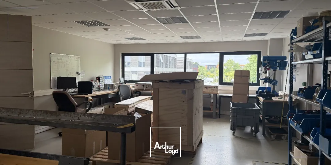 Location bureaux spacieux 497 m² avec terrasse privative et stationnements - Olivet (45)