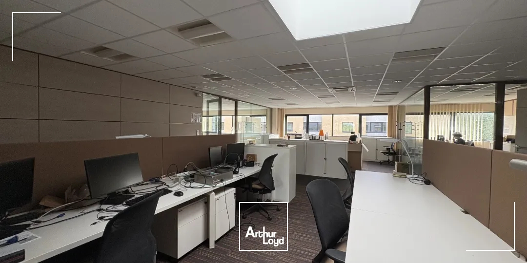 Location bureaux spacieux 497 m² avec terrasse privative et stationnements - Olivet (45)