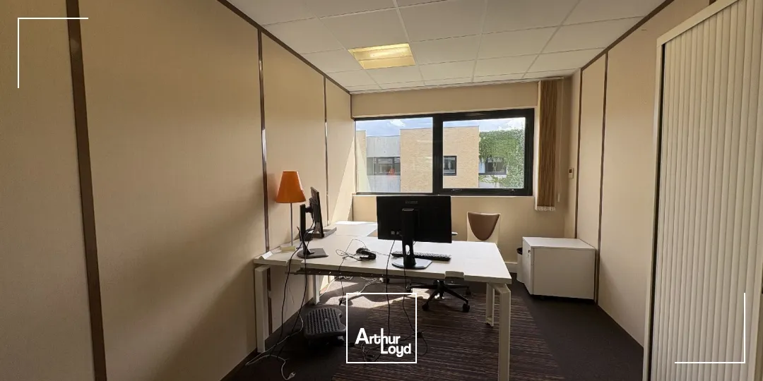 Location bureaux spacieux 497 m² avec terrasse privative et stationnements - Olivet (45)