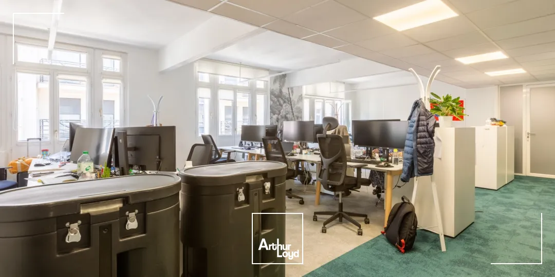 Bureaux à louer à PARIS 75008
