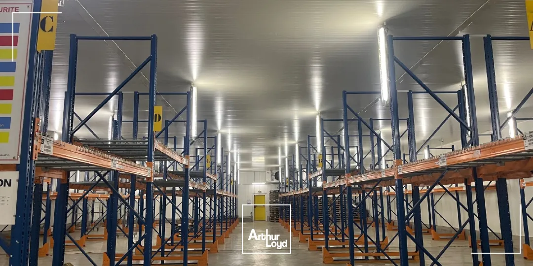 BATIMENT DE STOCKAGE DE 5315 m² sur un TERRAIN DE 30315 m² à louer à ST OUEN L'AUMONE.RARE SUR LE SECTEUR !