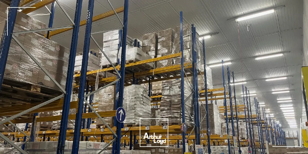 BATIMENT DE STOCKAGE DE 5315 m² sur un TERRAIN DE 30315 m² à louer à ST OUEN L'AUMONE.RARE SUR LE SECTEUR !