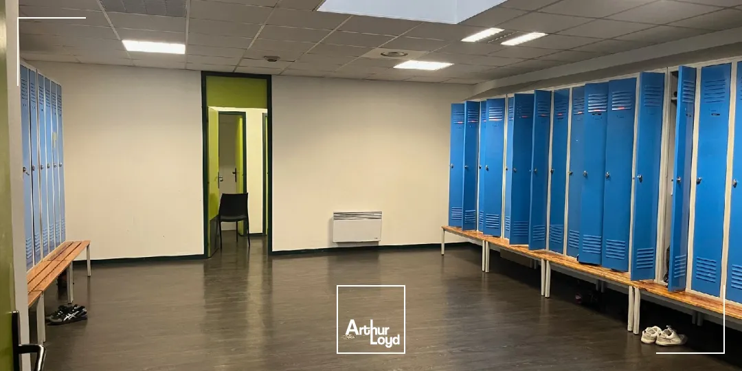 BATIMENT DE STOCKAGE DE 5315 m² sur un TERRAIN DE 30315 m² à louer à ST OUEN L'AUMONE.RARE SUR LE SECTEUR !