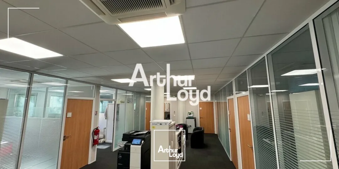 Bureaux cloisonnés et climatisés à louer 284 m² - Sophia Antipolis 