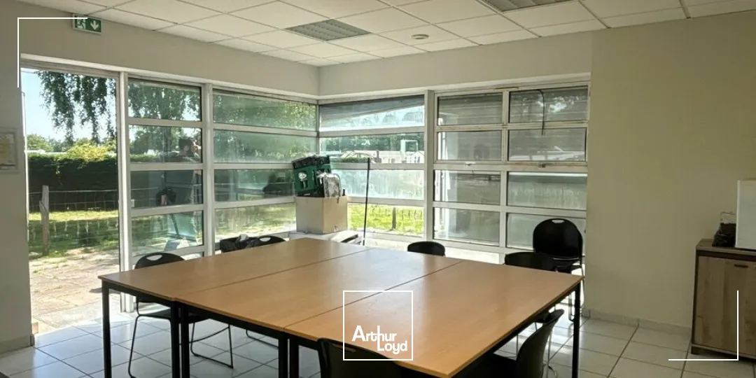 À LOUER  BUREAUX DE 600 M²  PROCHE LA ROCHE-SUR-YON  FONCTIONNELS, LUMINEUX, AVEC PLACES DE PARKING