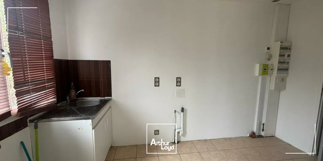 À LOUER  LOCAL COMMERCIAL / BUREAUX DE PLAIN-PIED  113 m²  ZONE NORD LA ROCHE-SUR-YON