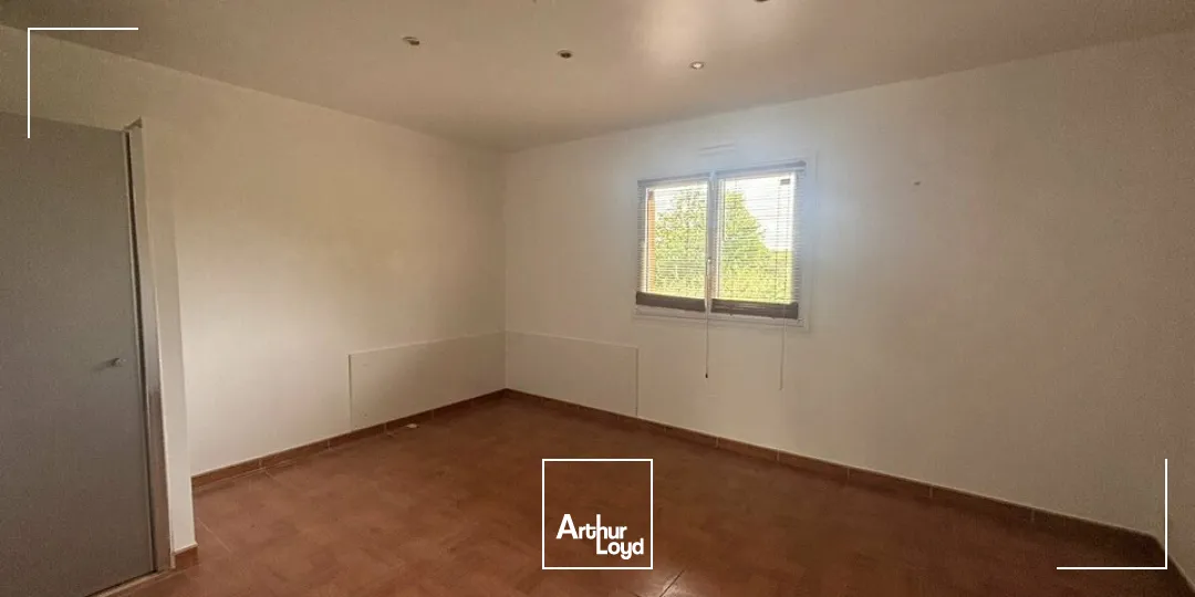 À LOUER  LOCAL COMMERCIAL / BUREAUX DE PLAIN-PIED  113 m²  ZONE NORD LA ROCHE-SUR-YON