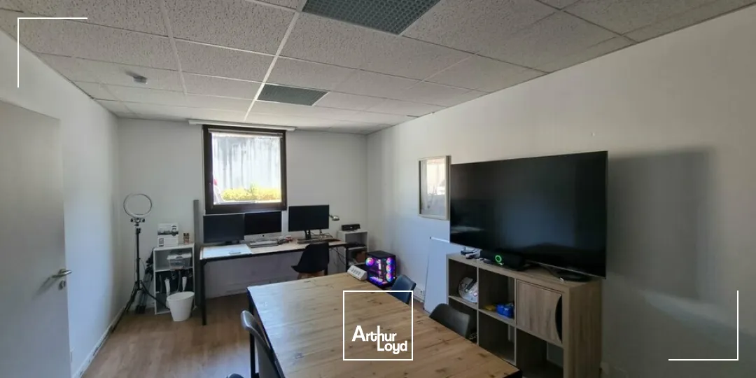 À LOUER  BUREAUX MODULABLES OU SHOWROOM  CENTRE-VILLE LA ROCHE-SUR-YON