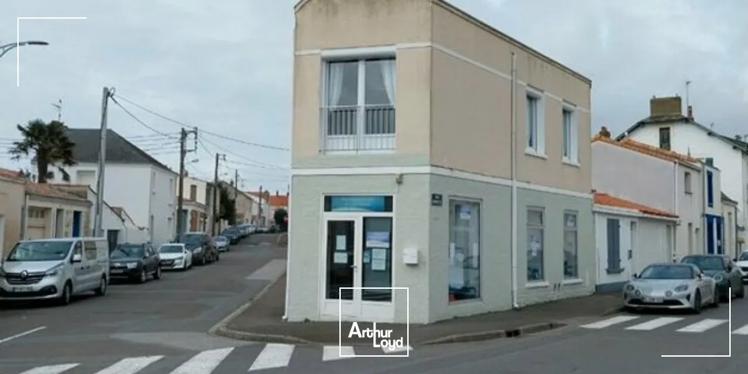 À LOUER  LOCAL COMMERCIAL / BUREAU  CENTRE DES SABLES D'OLONNE  DISPONIBLE RAPIDEMENT