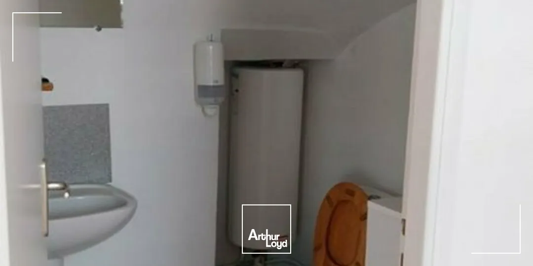 À LOUER  LOCAL COMMERCIAL / BUREAU  CENTRE DES SABLES D'OLONNE  DISPONIBLE RAPIDEMENT