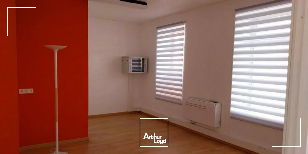 À LOUER  LOCAL COMMERCIAL / BUREAU  CENTRE DES SABLES D'OLONNE  DISPONIBLE RAPIDEMENT