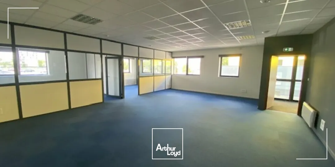 À LOUER  BUREAUX 91 m²  ZONE BEAUPUY  LA ROCHE-SUR-YON