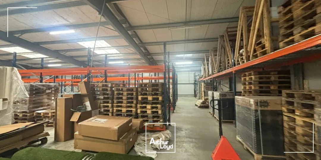 À LOUER  LOCAL D'ACTIVITÉ 790 m² DIVISIBLE  RIVES-DE-L'YON