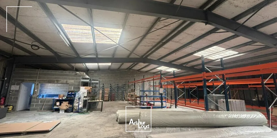 À LOUER  LOCAL D'ACTIVITÉ 790 m² DIVISIBLE  RIVES-DE-L'YON