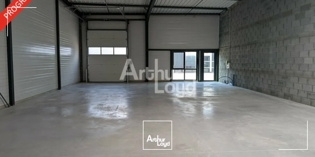 PLEUMELEUC - LOCAL D'ACTIVITE A LOUER - 200 M²