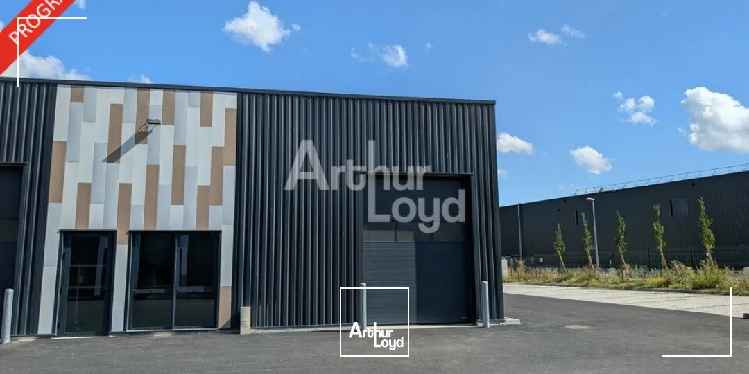 PLEUMELEUC - LOCAL D'ACTIVITE A LOUER - 200 M²