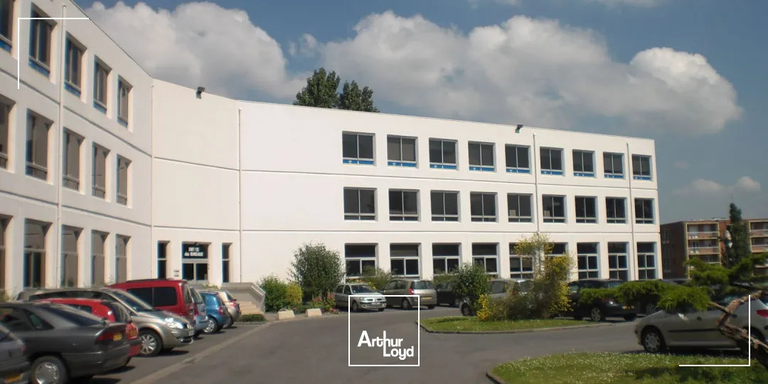 Immeuble de Bureaux Rénové au Centre Ville de Ronchin - Luminosité, Sécurité Parking