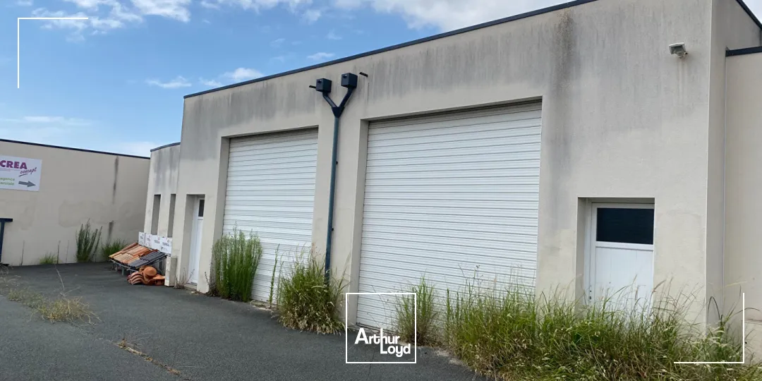 A louer Bureaux et stockage Perigny 449 m²