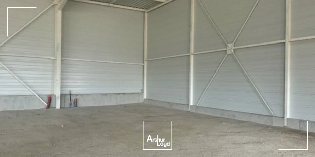 BATIMENT COMMERCIAL FACE IKEA