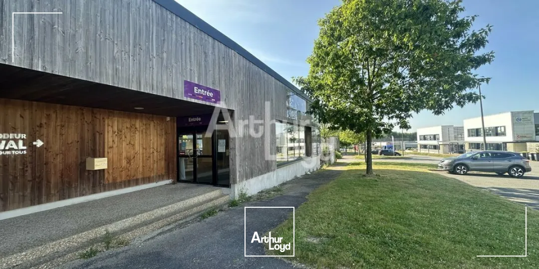 VITRE - LOCAL COMMERCIAL A LOUER - 600 M²