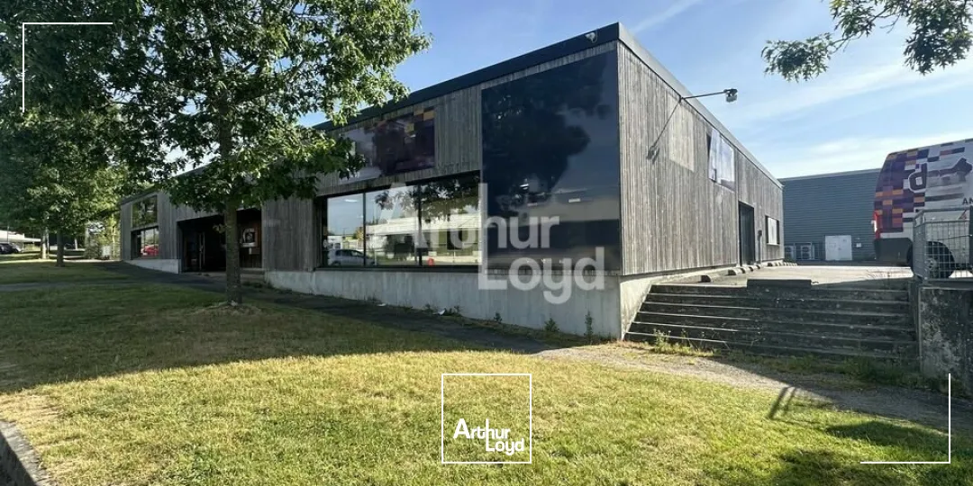 VITRE - LOCAL COMMERCIAL A LOUER - 600 M²