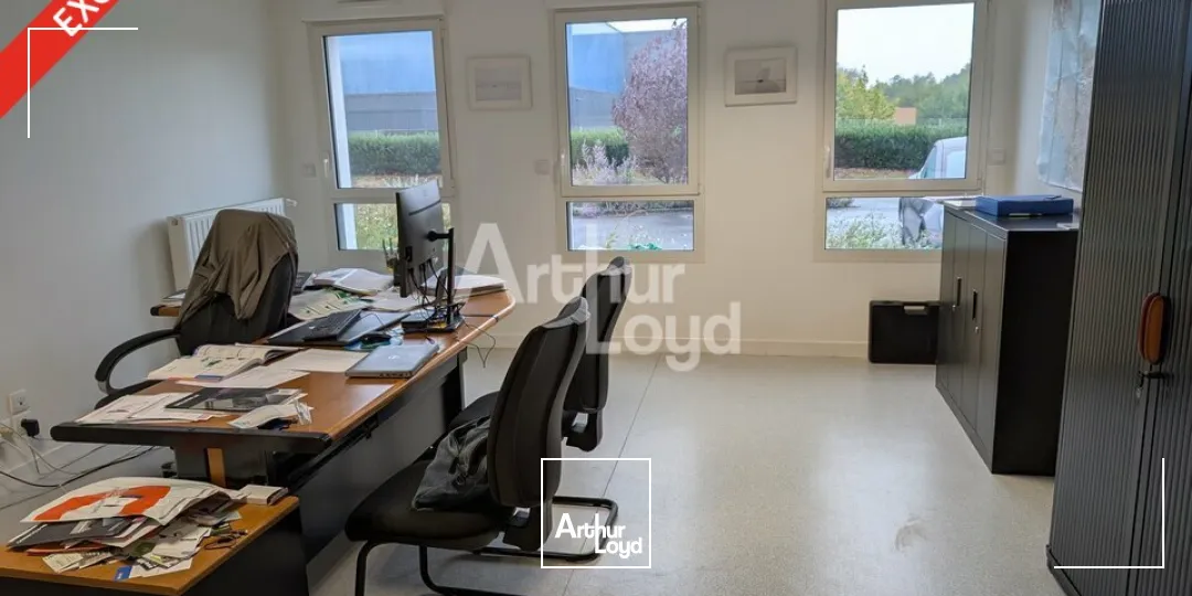 SAINT JACQUES DE LA LANDE - LOCAL D'ACTIVITE RECENT A LOUER - 965 M²