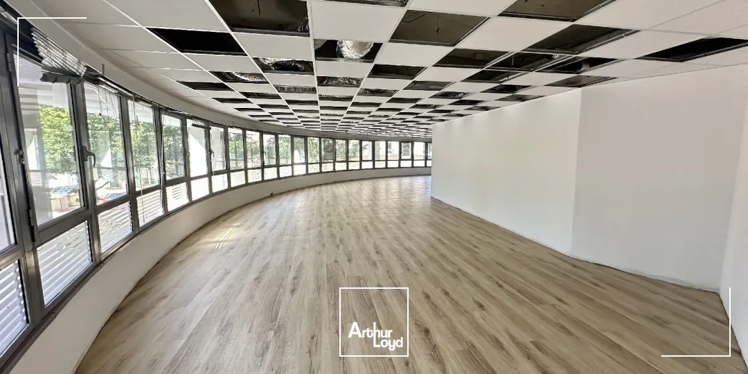 LOCAUX PROFESSIONNELS AIX CENTRE EN COURS DE RÉNOVATION