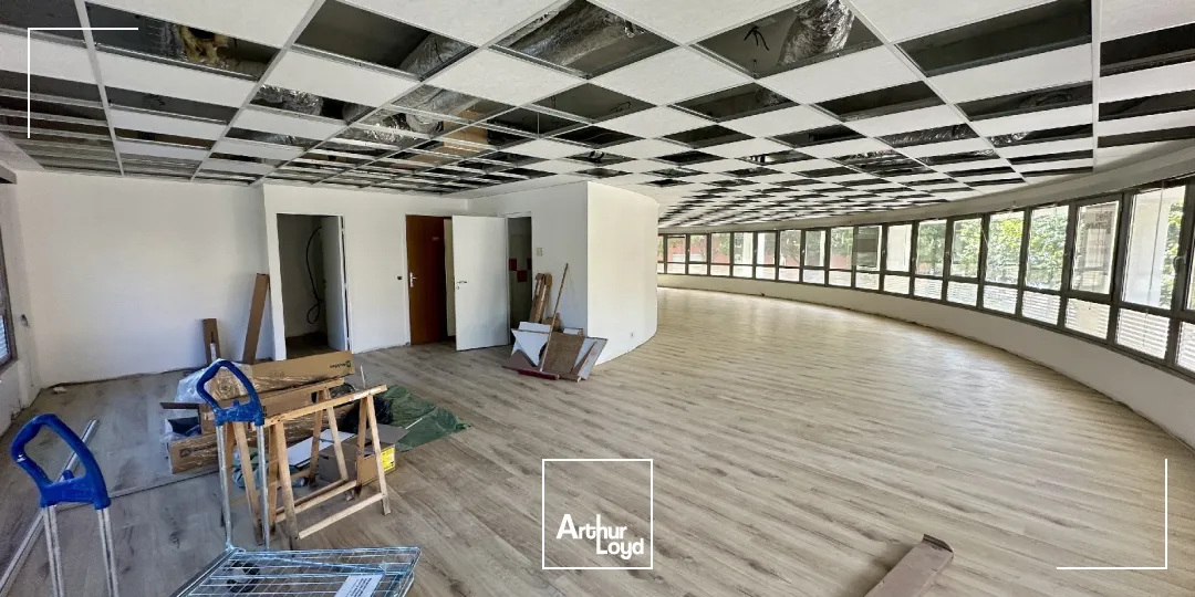 LOCAUX PROFESSIONNELS AIX CENTRE EN COURS DE RÉNOVATION