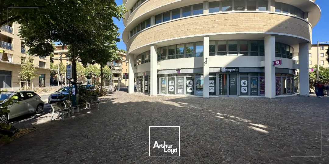 LOCAUX PROFESSIONNELS AIX CENTRE EN COURS DE RÉNOVATION