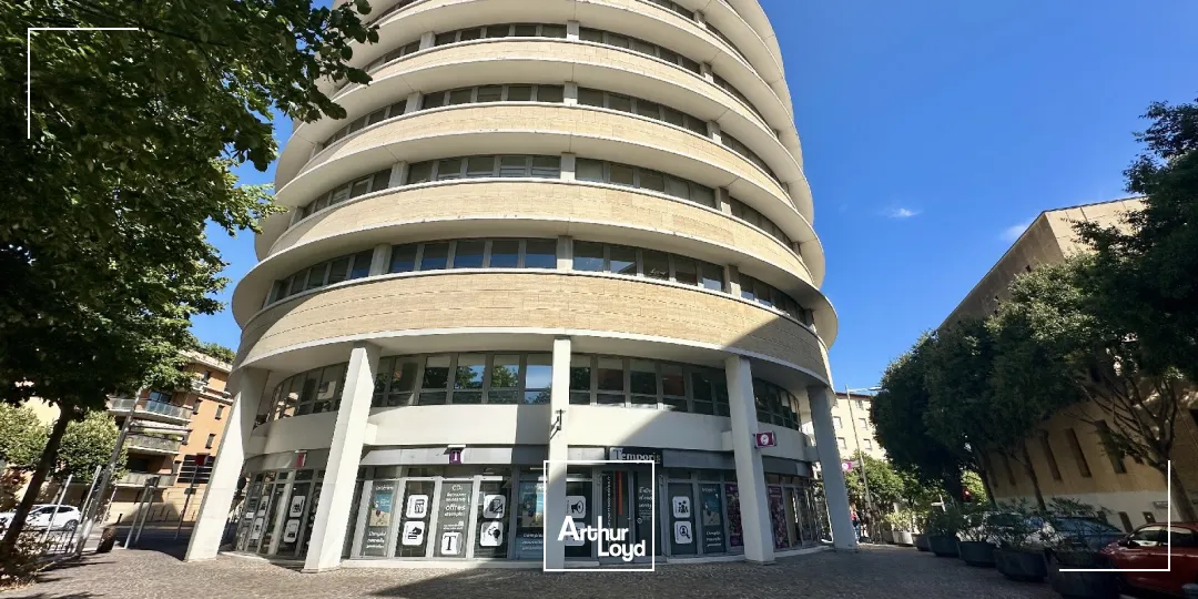 LOCAUX PROFESSIONNELS AIX CENTRE EN COURS DE RÉNOVATION