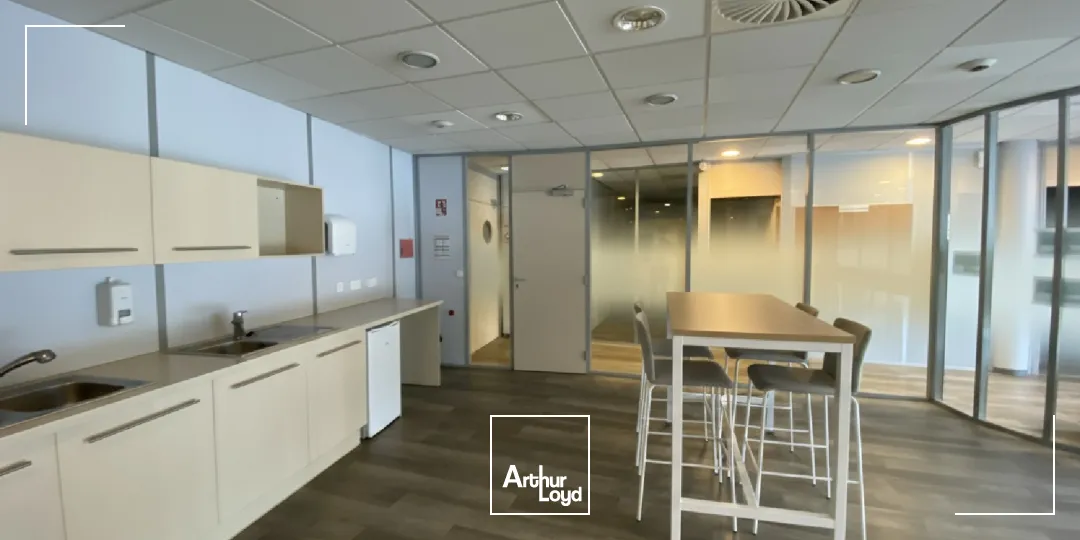 BUREAUX ENTIEREMENT RENOVES - MONTBONNOT