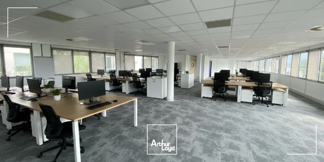 BUREAUX ENTIEREMENT RENOVES - MONTBONNOT