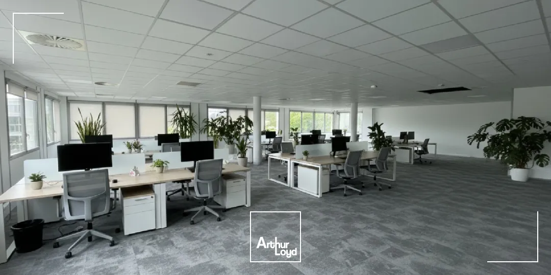 BUREAUX ENTIEREMENT RENOVES - MONTBONNOT