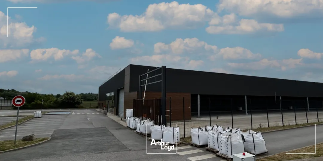 Local commercial neuf à louer - 1600m2 divisibles - Montigny-en-Gohelle (62) - Flux important de véhicules / Surface à partir de 500m2