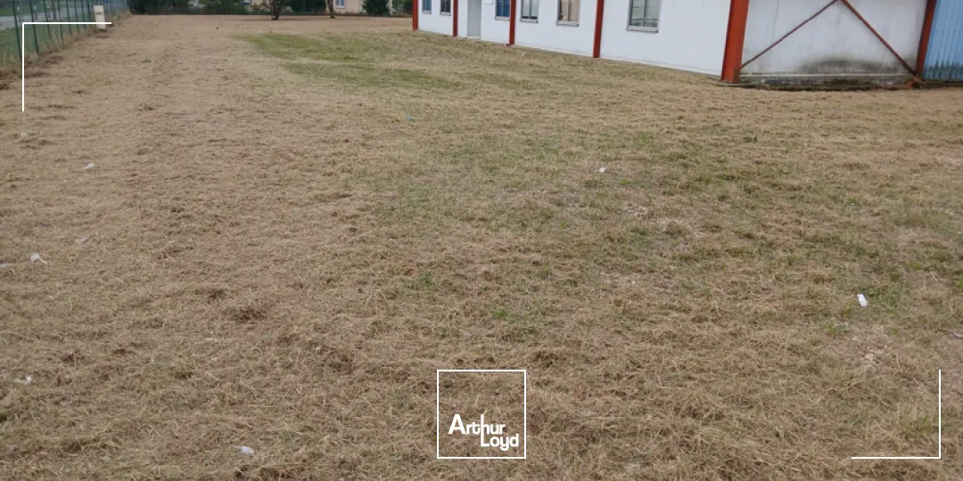 Locaux d'activité à vendre à BRETEUIL 27160