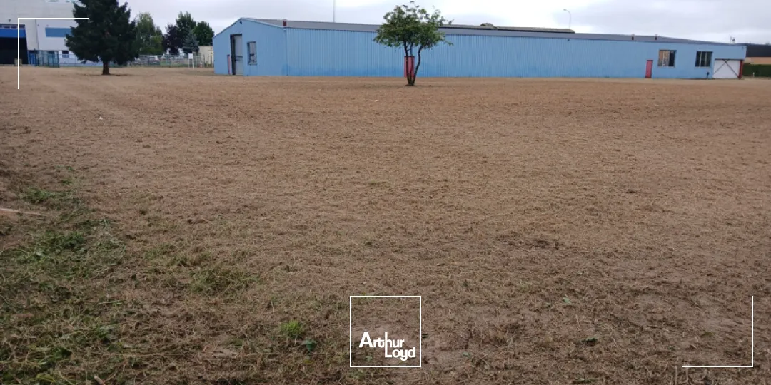 Locaux d'activité à vendre à BRETEUIL 27160