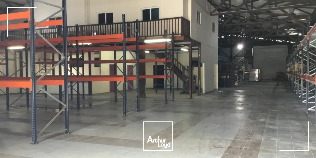 A VENDRE/ LOUER Montsinéry Bâtiment 1000 m2