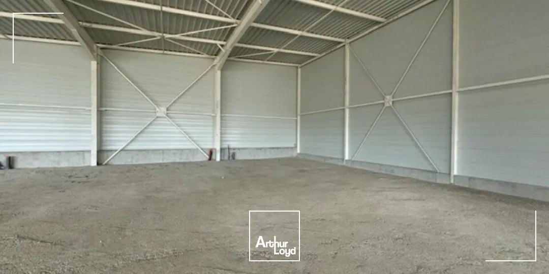 BATIMENT COMMERCIAL FACE IKEA