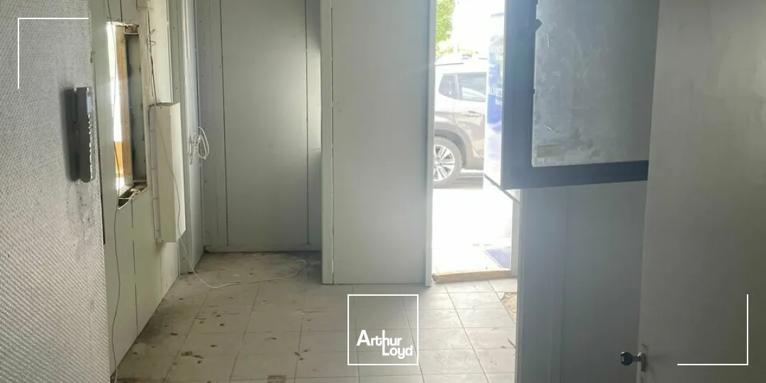 LOCAL - 110M² - LA ROCHE SUR YON 