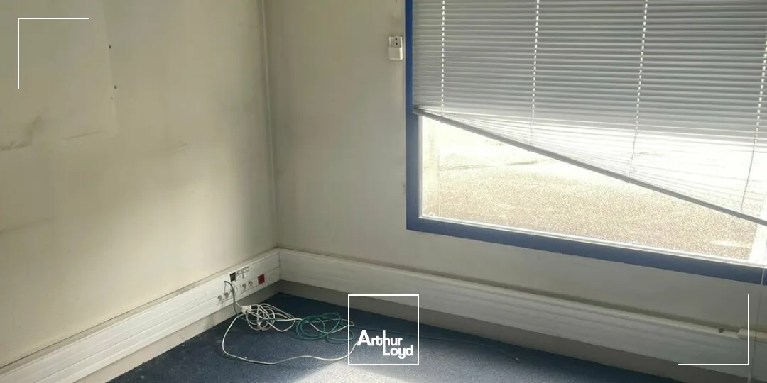 LOCAL - 110M² - LA ROCHE SUR YON 