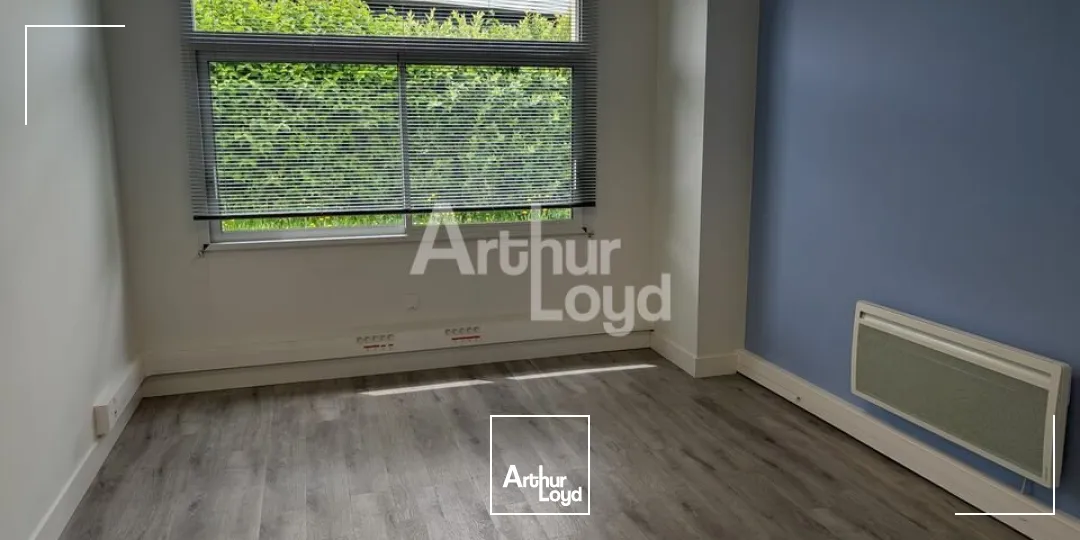 PACE - LOCAL D'ACTIVITE A LOUER - 350 M² AVEC BELLE VISIBILITE