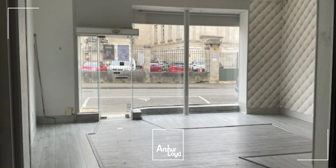 Centre ville Soissons - Local commercial lumineux avec vitrine de 70 m2 environ disponible immédiatement à la location.