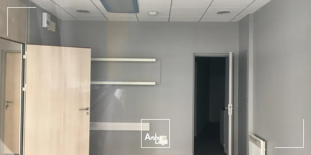 LOCAUX COMMERCIAUX DE 70M2 - A LOUER 