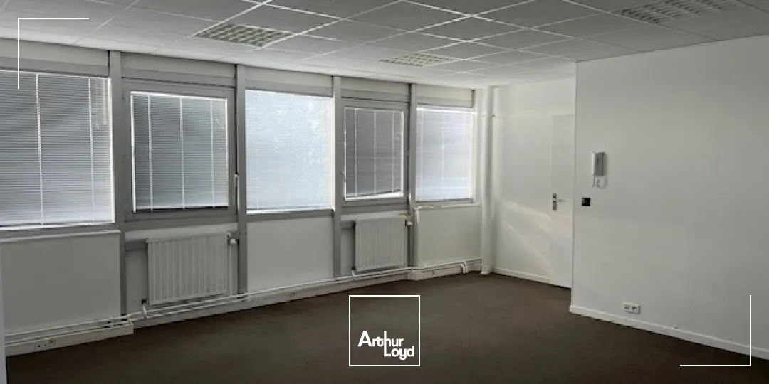 Bureaux à vendre à BUC 78530