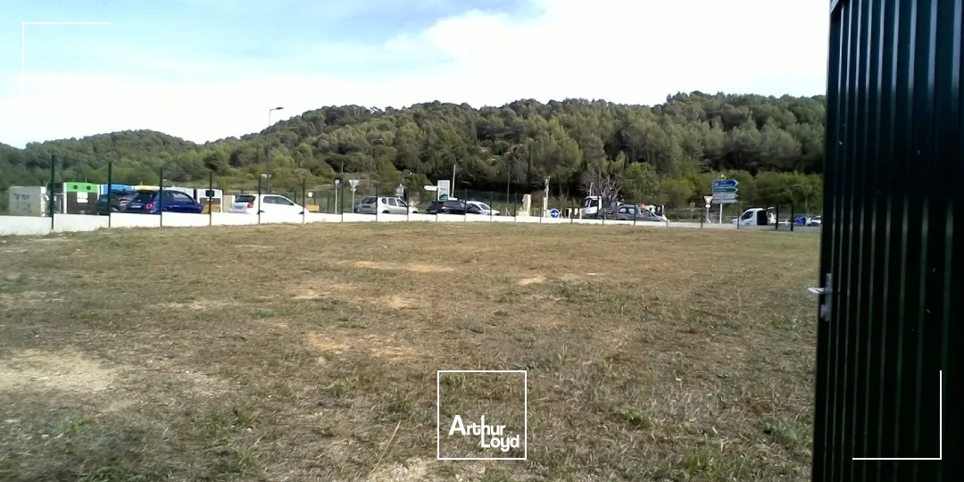 Terrain à louer en bail à construire - Très belle visibilité - ZA Le Pujol - Auriol