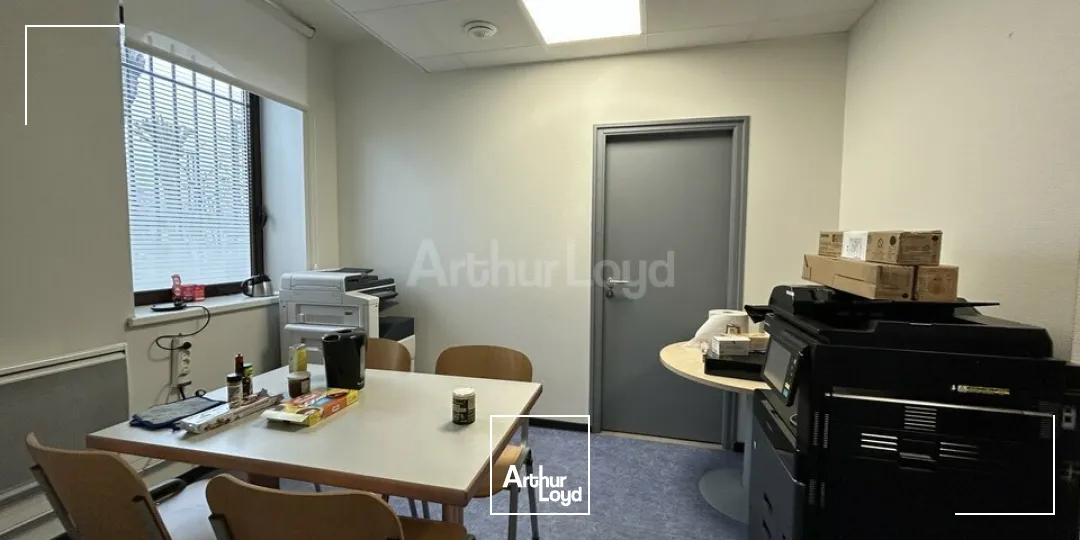 ENTREPOT - ATELIER à VENDRE de 6865 m²