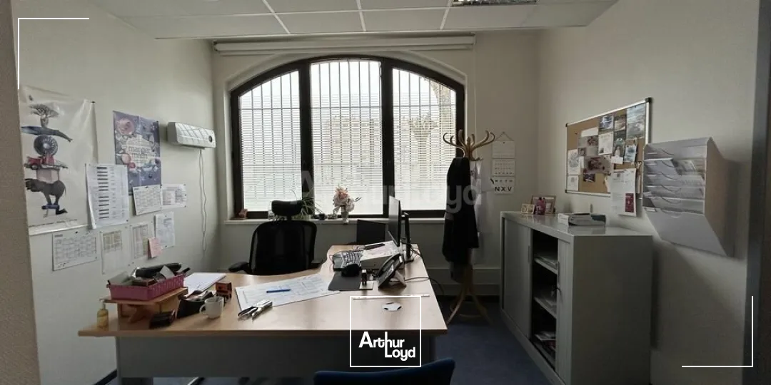 ENTREPOT - ATELIER à VENDRE de 6865 m²